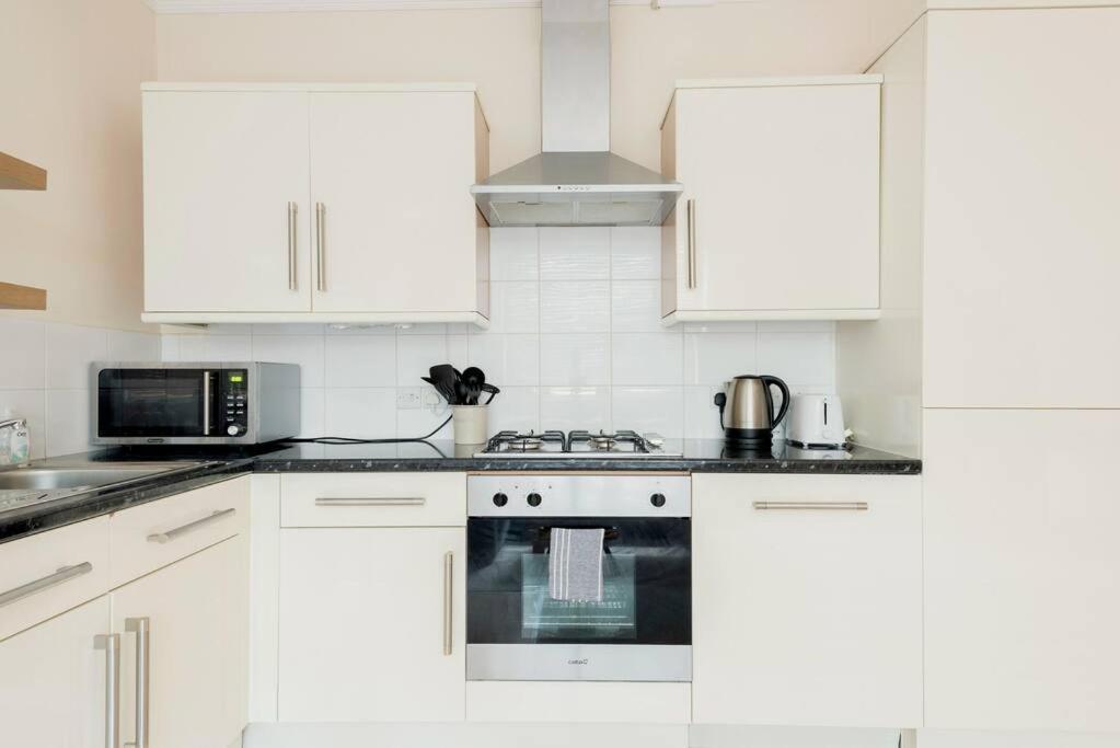 Charming Apartment In The Heart Of Pimlico London Bagian luar foto